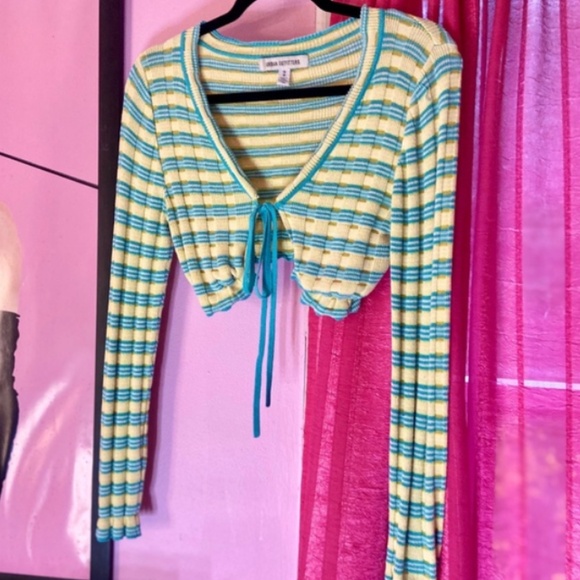 Urban Outfitters Sweaters - Urban Outfitters Y2K Style Fall Shrug Long Sleeve Knit Sweater Women’s Medium